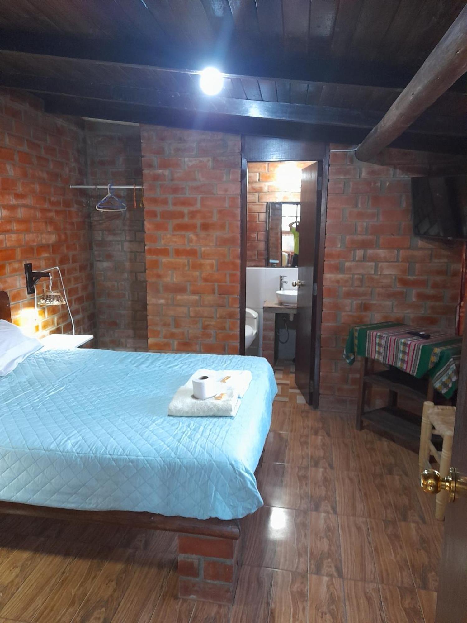 Casa Hospedaje"Los Capulies" Carhuaz Bagian luar foto