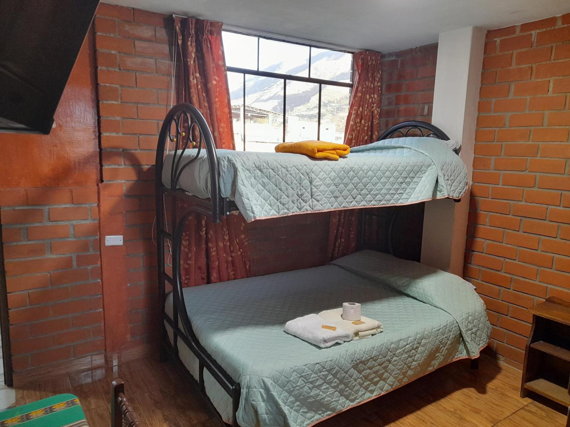 Casa Hospedaje"Los Capulies" Carhuaz Bagian luar foto